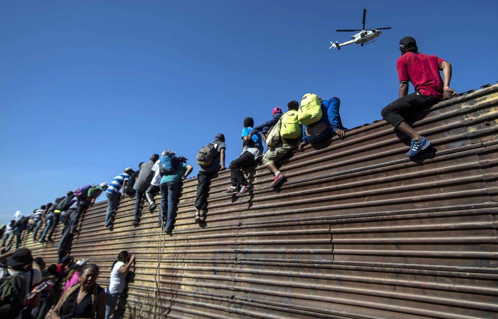 Les États-Unis annoncent des mesures strictes contre l'immigration illégale à la frontière