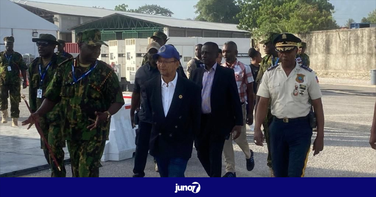 Le Conseiller présidentiel Leslie Voltaire et le DG de la PNH visitent la base de la MMSS