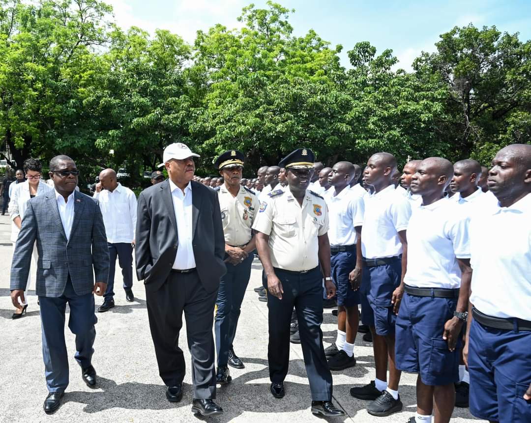 Le Premier ministre Garry Conille a visité les aspirants policiers de la 34ème promotion de la PNH