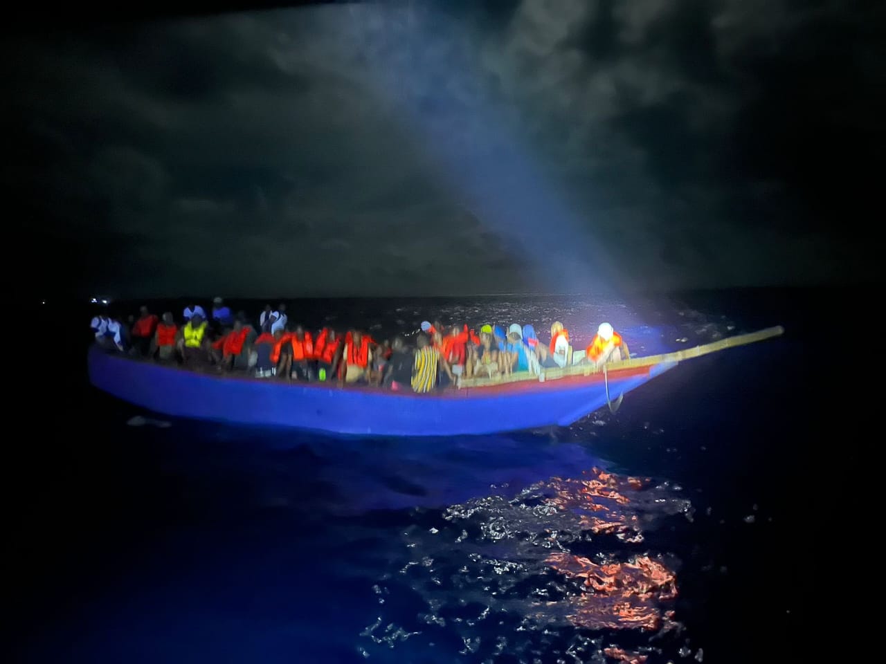 Interceptés au sud des îles Turques-et-Caïques, les garde-côtes américains rapatrient 169 migrants haïtiens