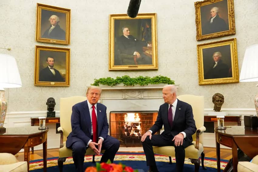 Trump et Biden se rencontrent à la Maison Blanche pour une passation de pouvoir en douceur