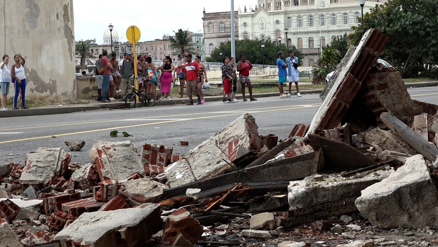 Après l’ouragan Rafael et des pannes d’électricité, deux séismes frappent le sud-est de Cuba