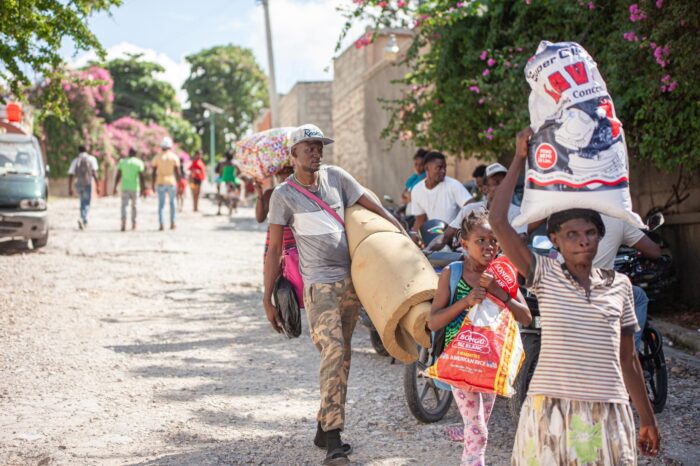 Des centaines de familles fuient Solino, Nazon, Delmas 30, et Vivy Mitchel sous la pression des gangs armés