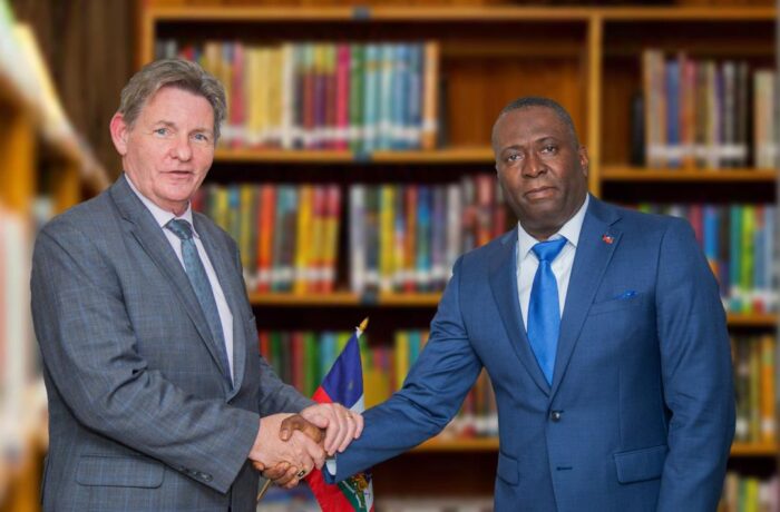 Sécurité et élections en Haïti : Le Ministre Patrick Pelissier et l’Ambassadeur Dennis Hankins renforcent la coopération