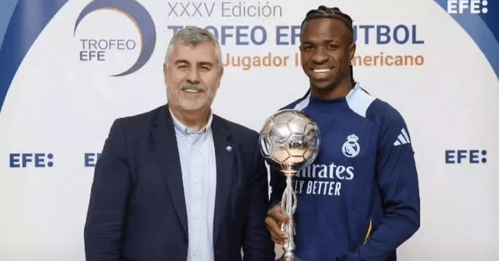 Vinicius a reçu le trophée EFE de meilleur joueur ibéro-américain de 2024