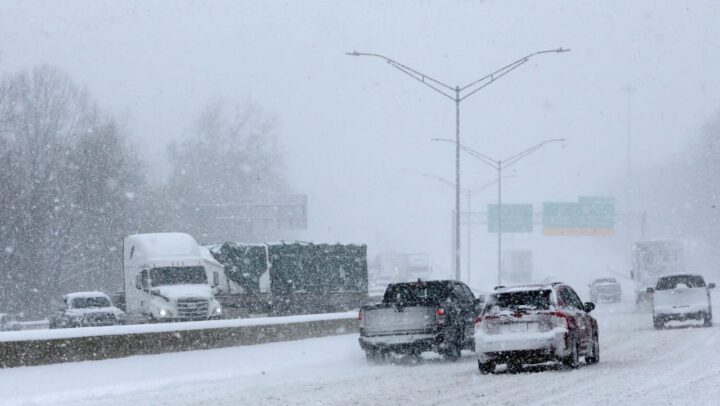 États-Unis : une tempête hivernale fait au moins cinq morts