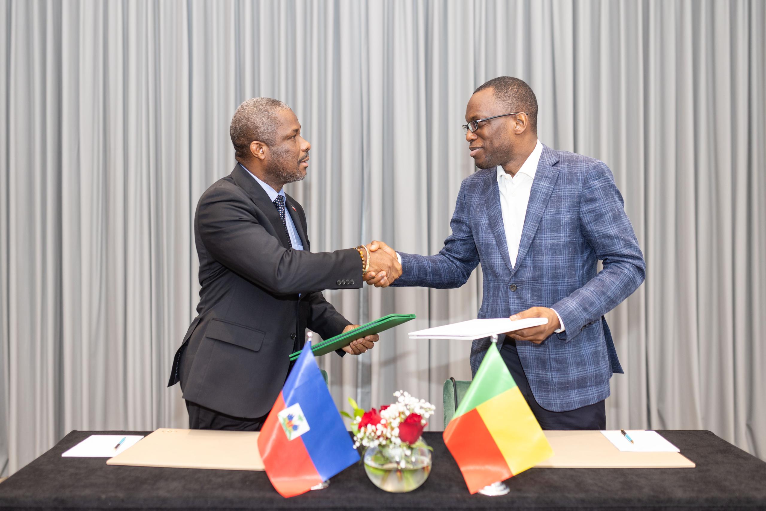 Haïti et le Bénin signent un mémorandum d’entente sur la sécurité et pour combattre le crime organisé